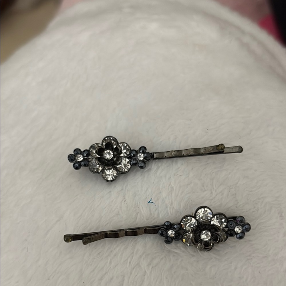Soho Silver and Black Ornate Hair Accessories